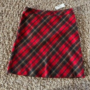 NWT AE Plaid Red and Black Women's Skirt Sz 6
